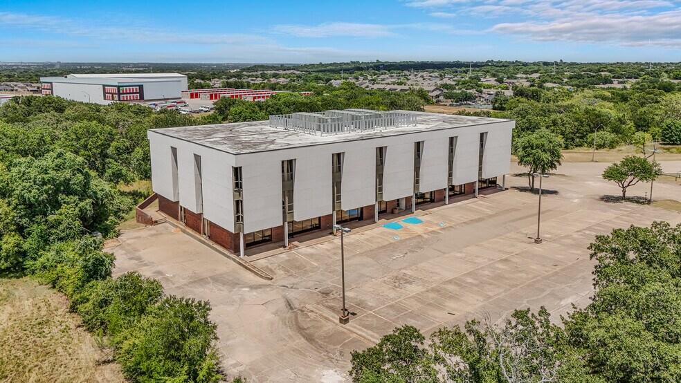 More Photos Of 6900 Anderson Blvd, Fort Worth Office For Sale