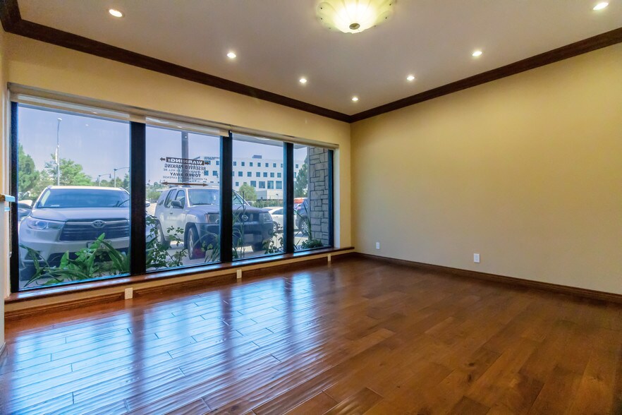 More Photos Of 12065-12069 Jefferson Blvd, Culver City Office For Lease