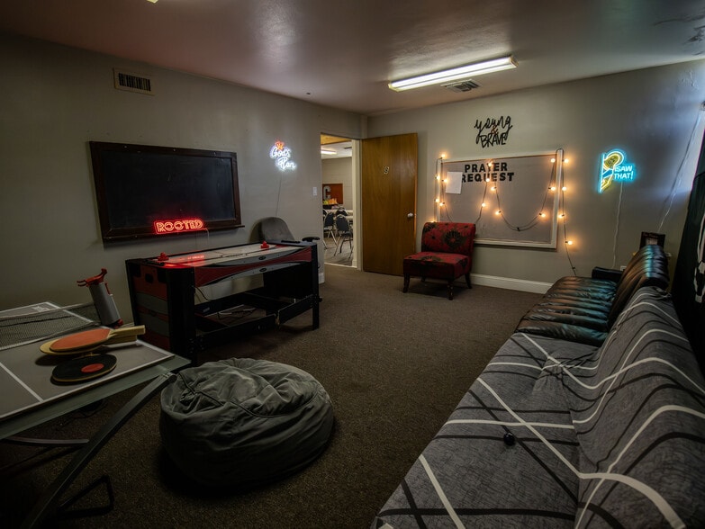 More Photos Of 240 E Fresno St, Dinuba Religious Facility For Sale