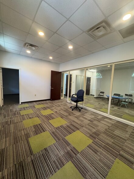 More Photos Of 15303 Amberly Dr, Tampa Medical For Lease