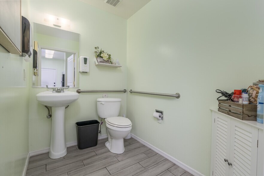 More Photos Of 1765 E Villa Dr, Cottonwood Office For Sale