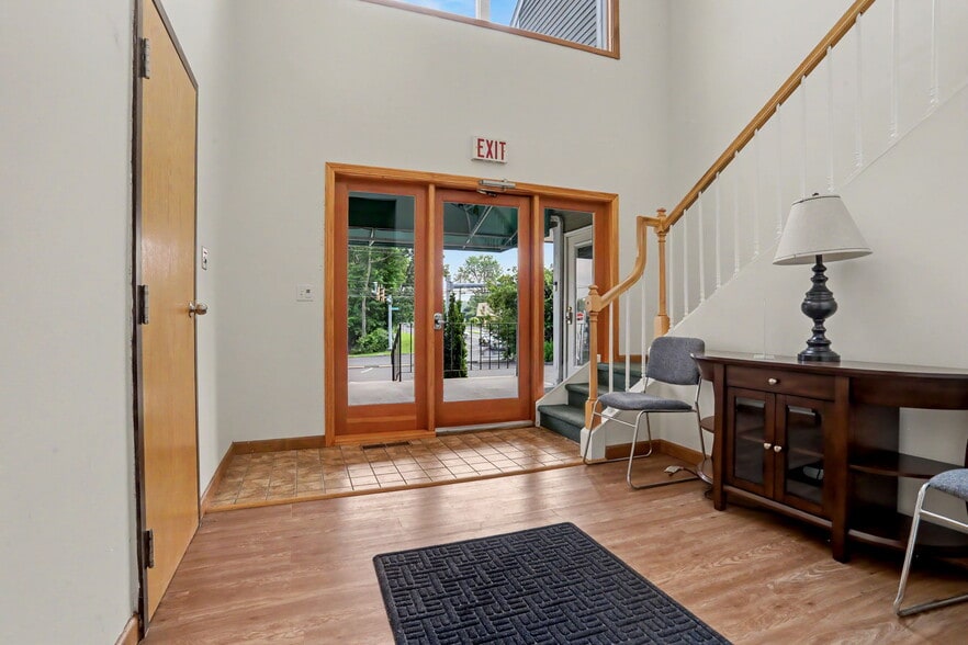 More Photos Of 27 Mill Plain Rd, Danbury Office For Sale