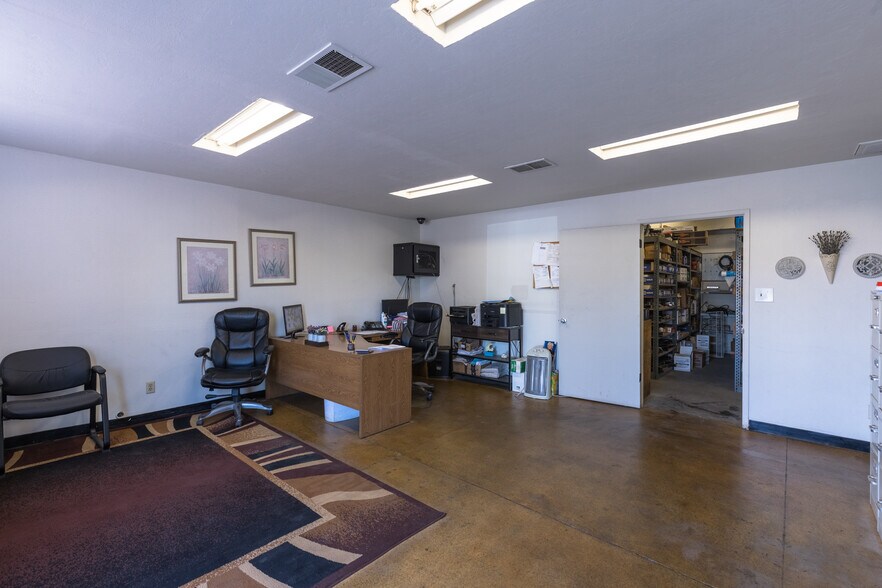 More Photos Of 609 N 7th St, Williams Auto Repair For Sale