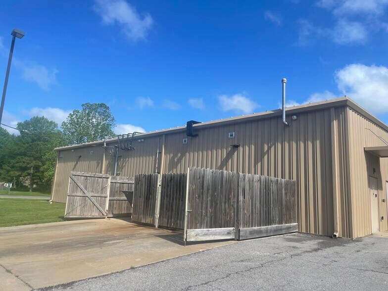 More Photos Of 202 S 2nd St, Porum Freestanding For Lease