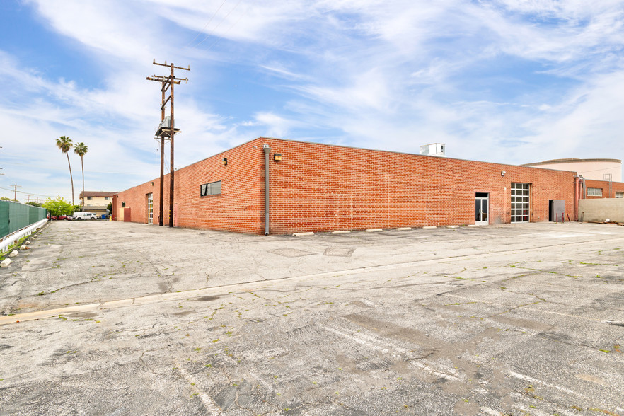 Primary Photo Of 13130 Yukon Ave, Hawthorne Research And Development For Lease