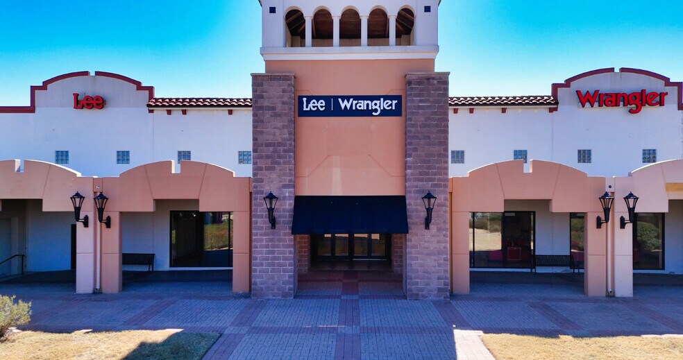 More Photos Of 3939 S Interstate 35 S, San Marcos Unknown For Lease