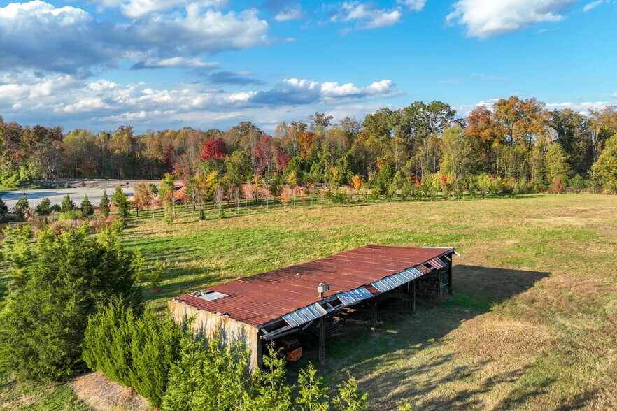 More Photos Of 5662 Cemetery Rd, Lula Land For Lease