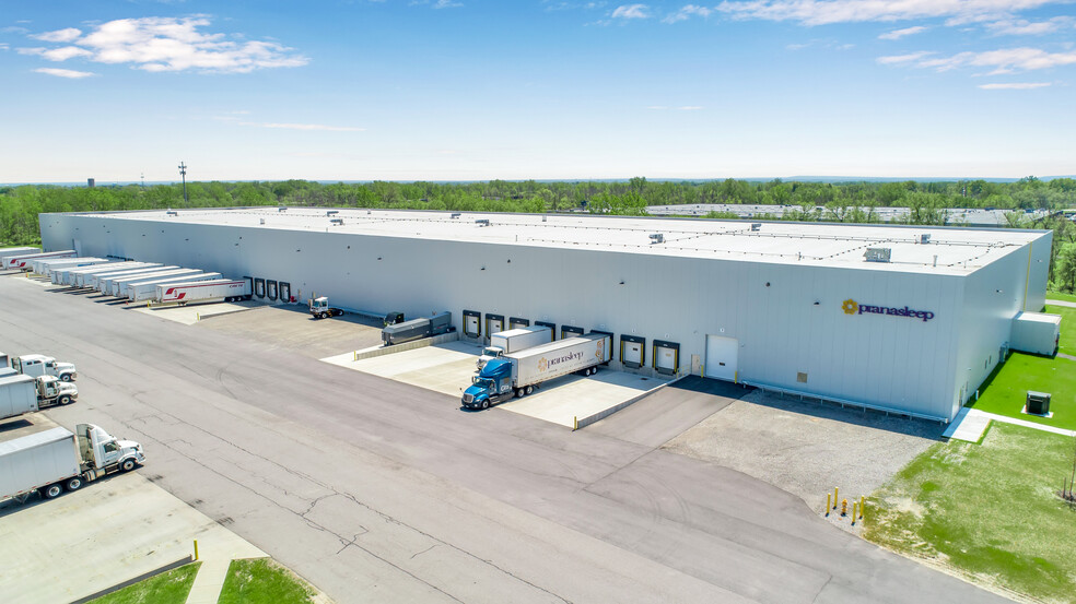 Primary Photo Of 105 Taylor Dr, Depew Warehouse For Lease