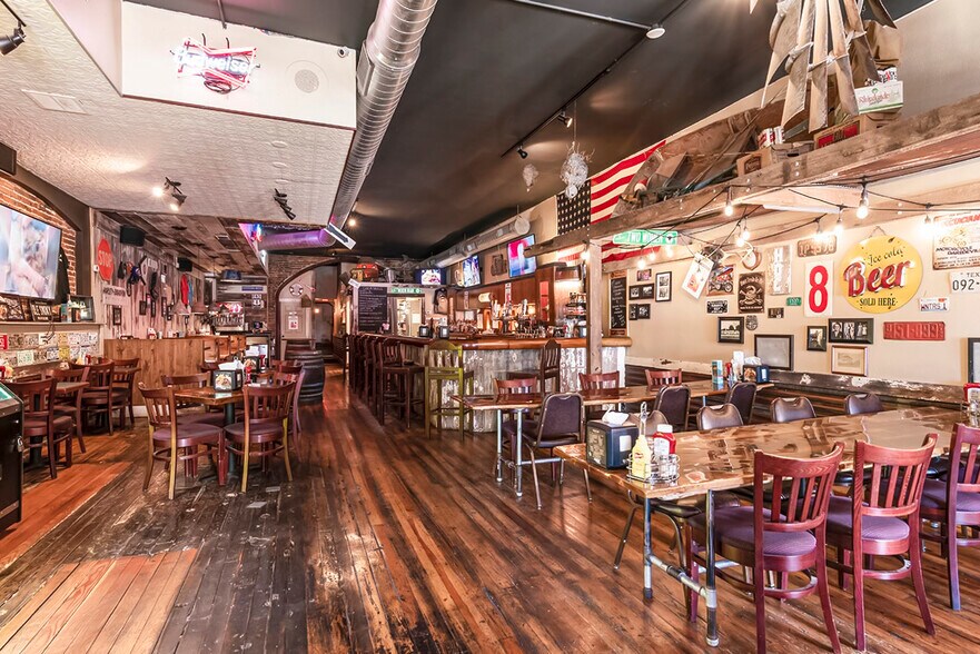 More Photos Of 1607-1609 10th St, Monroe General Retail For Sale