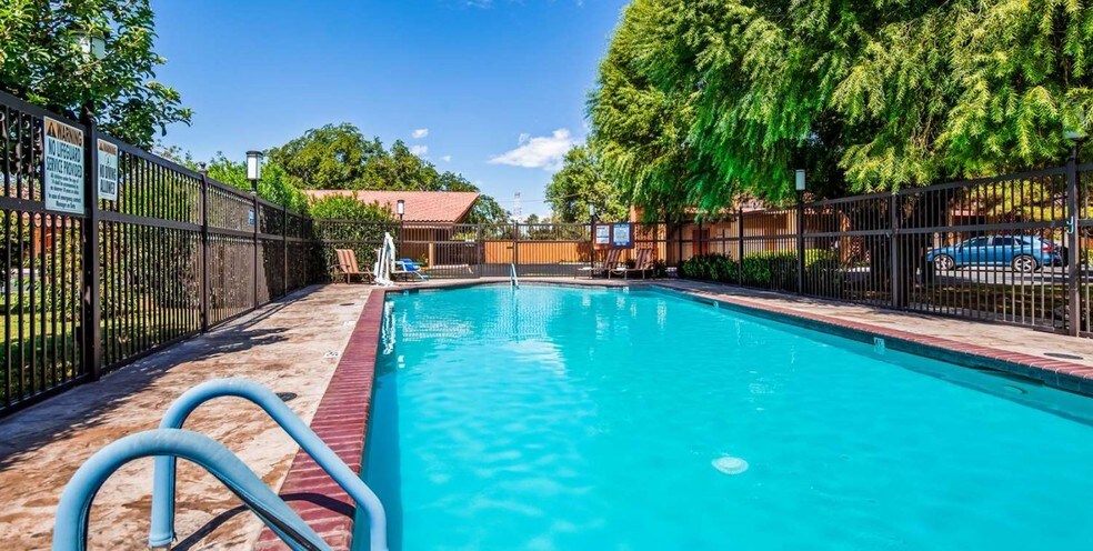 More Photos Of 1765 S Main St, Las Cruces Hotel For Sale