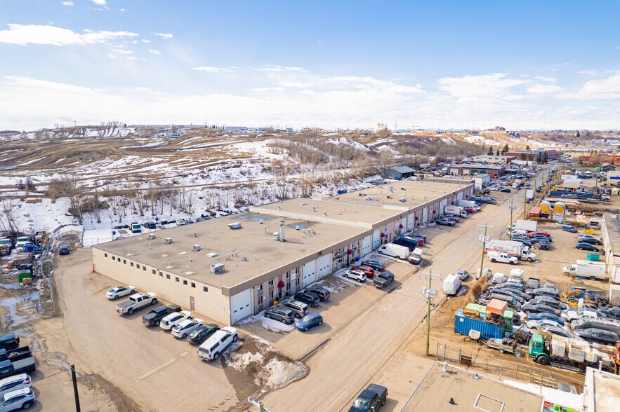 More Photos Of 915-935 48 Ave SE, Calgary Warehouse For Sale