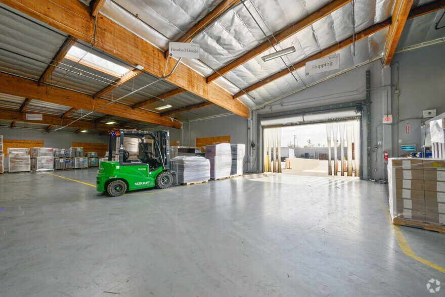 More Photos Of 2150 S Parco Ave, Ontario Manufacturing For Lease