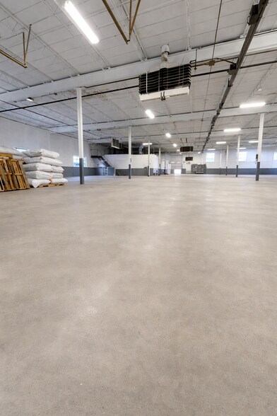 More Photos Of 335 13th St, Carlstadt Manufacturing For Lease