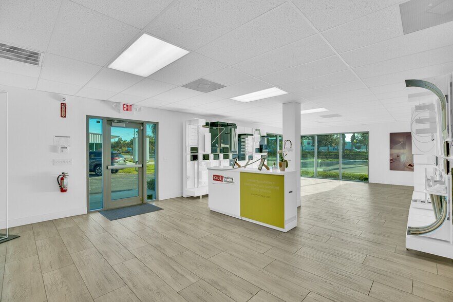 More Photos Of 673 US Highway 1, Vero Beach Showroom For Lease