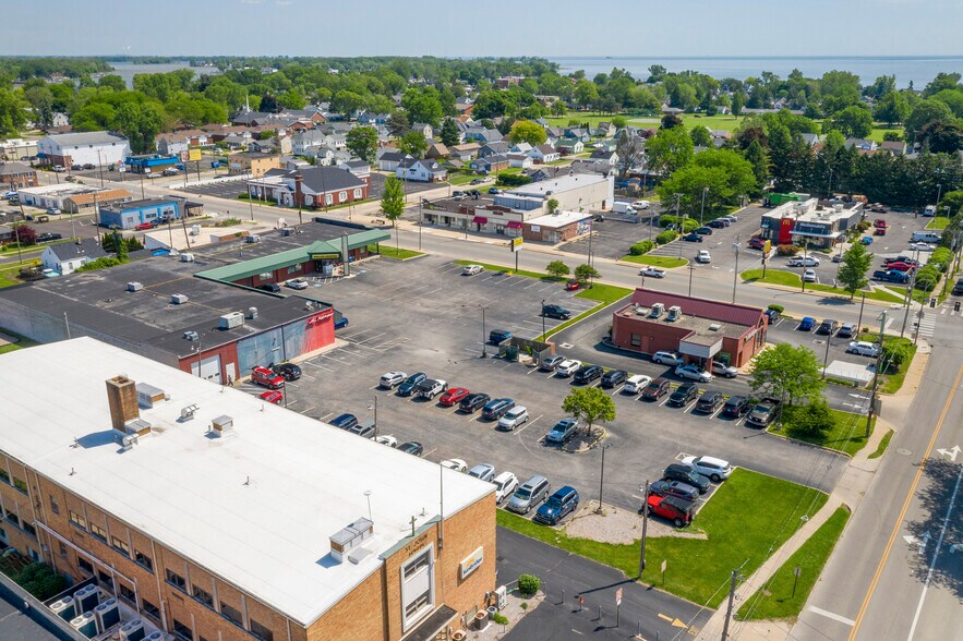 More Photos Of 5235 N Summit St, Toledo Storefront For Lease