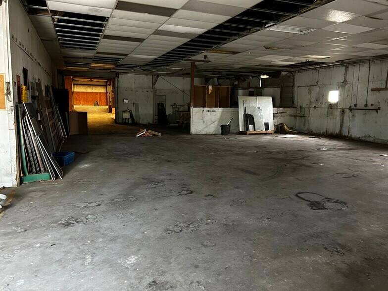 More Photos Of 502 Old Morton Rd, Forest Service Station For Sale