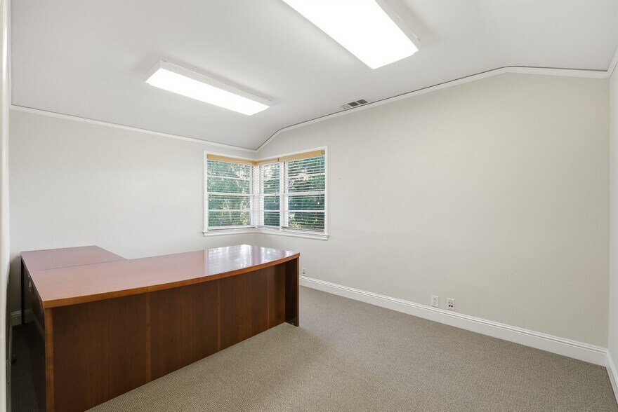 More Photos Of 29 Hawthorne Ave, Los Altos Office For Lease