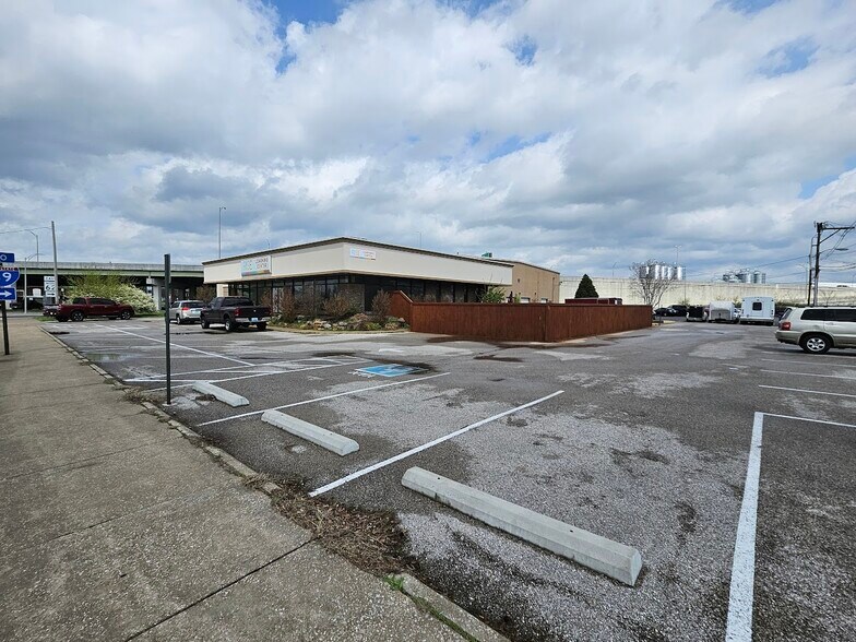 More Photos Of 501 NW 4th St, Evansville Industrial For Sale