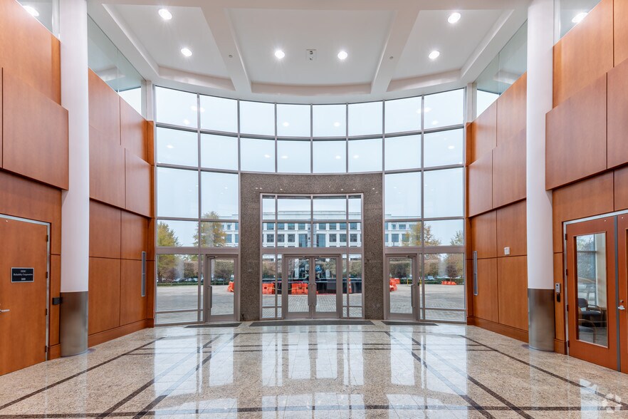 More Photos Of 3701 Arco Corporate Dr, Charlotte Office Residential For Lease