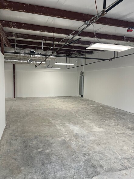 More Photos Of 6401 Centennial Blvd, Nashville Warehouse For Lease