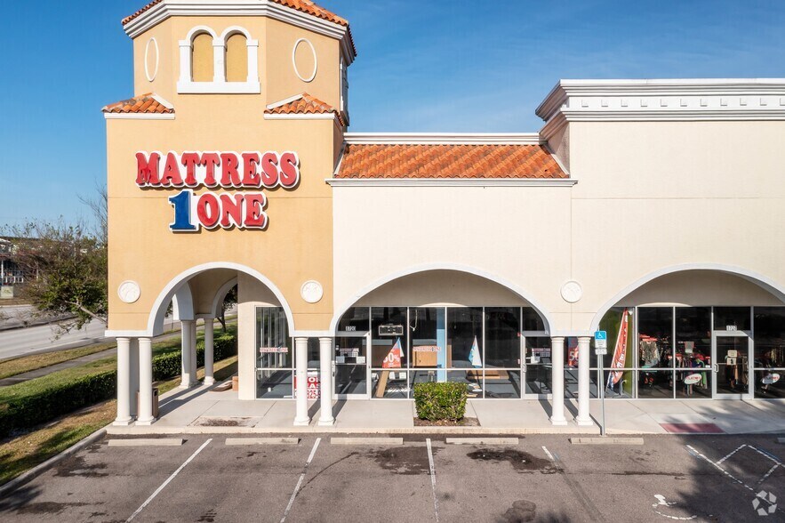 More Photos Of 1720-1758 Rinehart Rd, Sanford Unknown For Lease