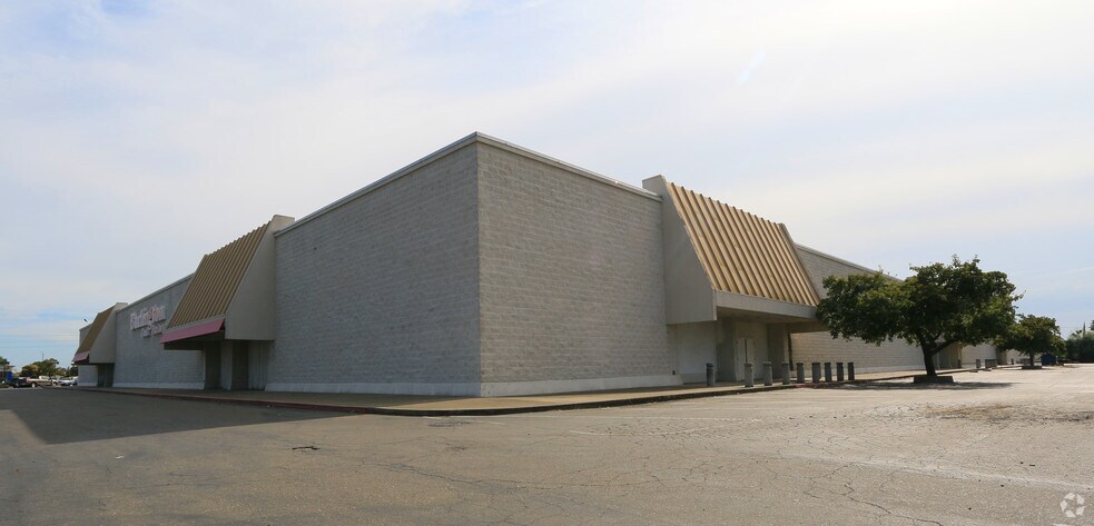 More Photos Of 5601 Florin Rd, Sacramento Freestanding For Lease