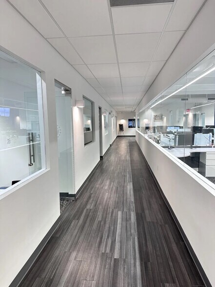More Photos Of 14261 Commerce Way, Miami Lakes Office For Lease