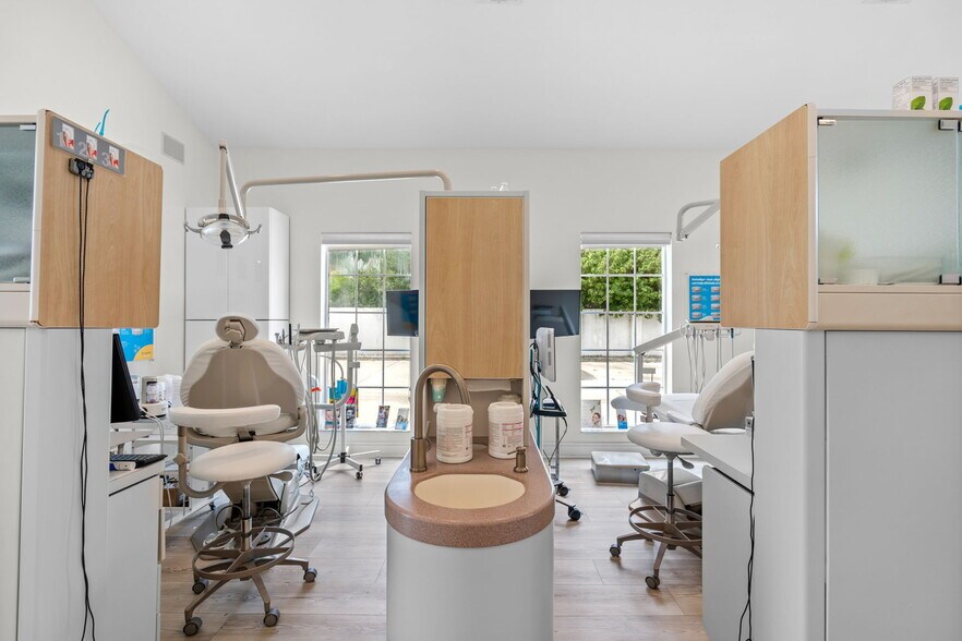 More Photos Of 3900 Clark Rd, Sarasota Medical For Lease