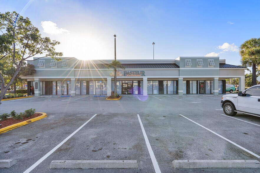 More Photos Of 3300-3320 W 84th St, Hialeah Storefront For Sale