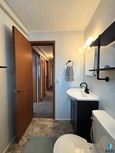 More Photos Of 118 N Broadway Ave, Miller General Retail For Sale