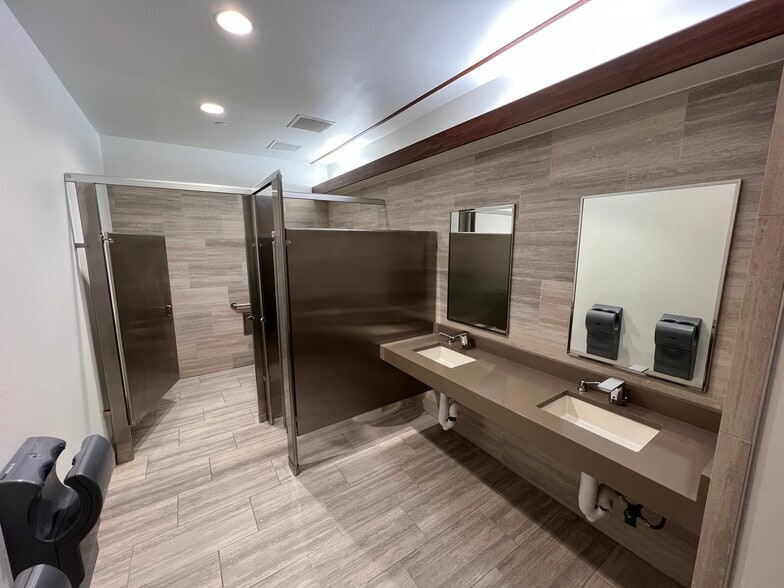 More Photos Of 5920 William Cannon Dr, Austin Medical For Sale