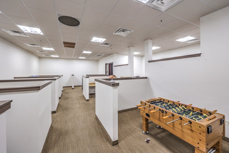 More Photos Of 955 Grier Dr, Las Vegas Light Distribution For Lease