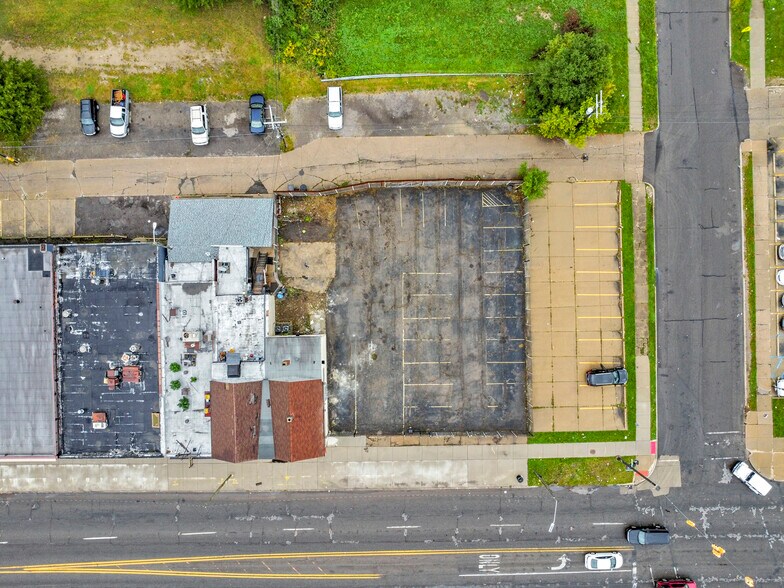 More Photos Of 19424 W Warren Ave, Detroit Storefront For Sale