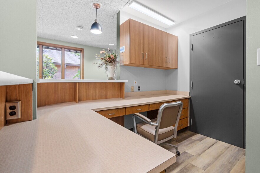 More Photos Of 2400 Wales Ave NW, Massillon Office For Lease