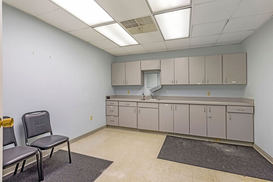 More Photos Of 9030 Montgomery Rd, Cincinnati Medical For Lease