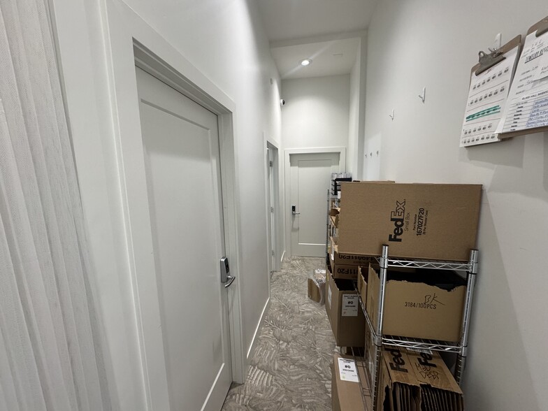 More Photos Of 2435 S Highland Dr, Salt Lake City General Retail For Lease