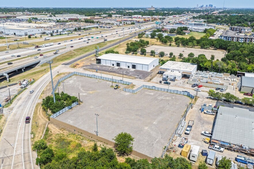 More Photos Of 813 Southway Cir, Fort Worth Warehouse For Lease