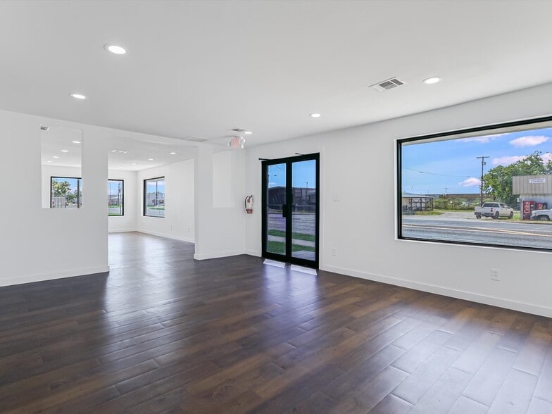 More Photos Of 900 W 2nd St, Taylor Office Residential For Sale