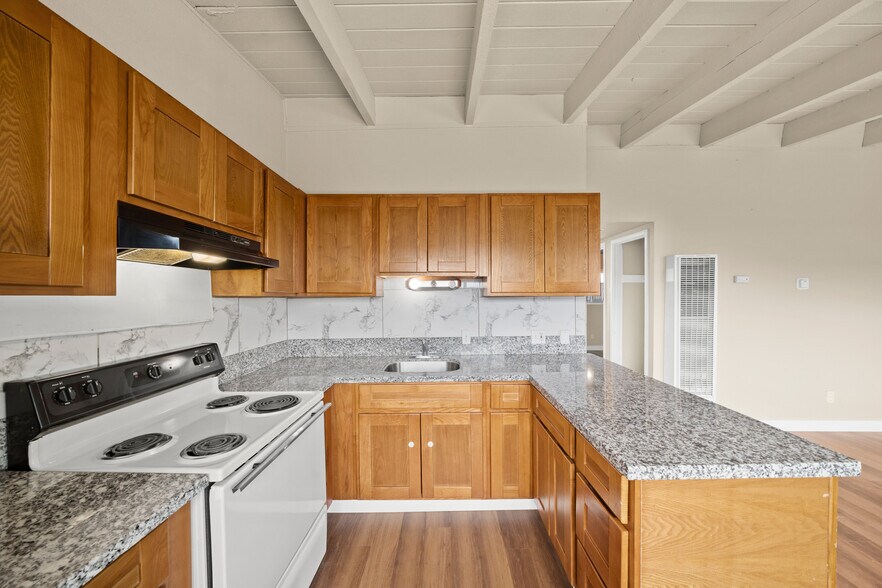 More Photos Of 2605 Albatross Way, Sacramento Apartments For Sale