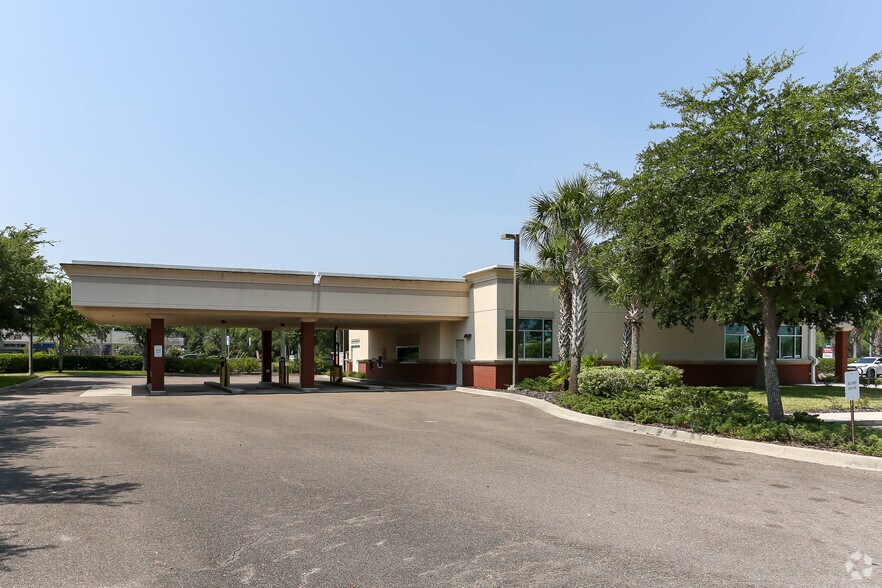 More Photos Of 8165 Point Meadows Way, Jacksonville Bank For Lease