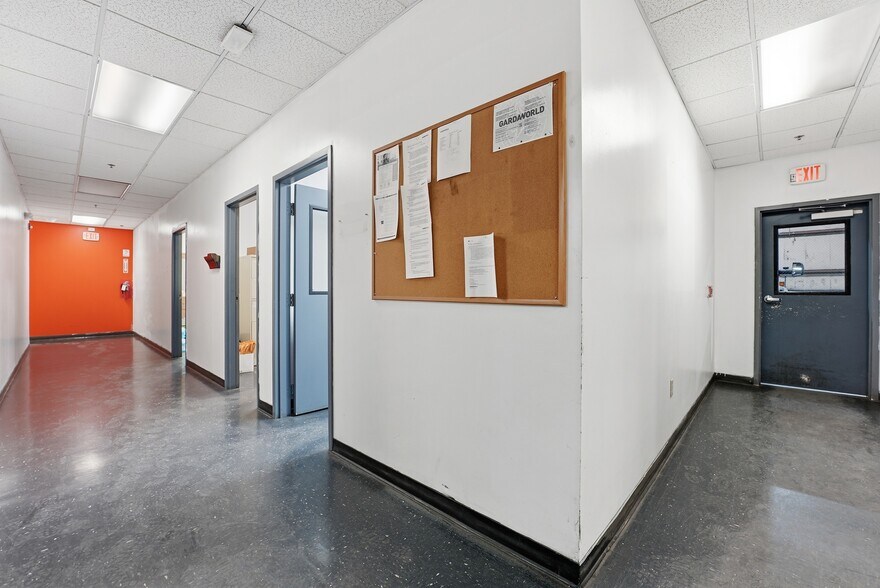 More Photos Of 95 Fisk Ave, Springfield Warehouse For Lease