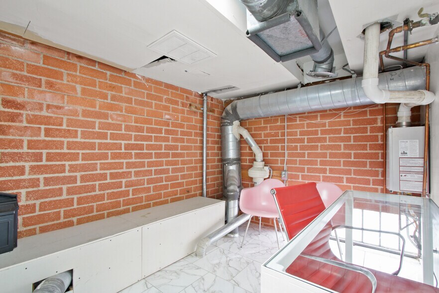 More Photos Of 165-171 S Robertson Blvd, Beverly Hills Storefront For Lease