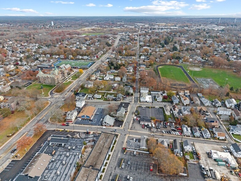 More Photos Of 98 Middle St, Fairhaven Service For Sale