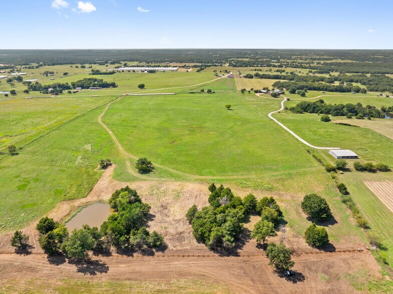 More Photos Of 204 County Road 107, Whitesboro Horse Stables For Sale