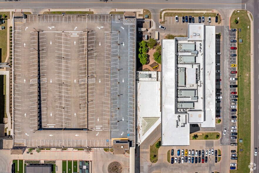 More Photos Of 2021 N MacArthur Blvd, Irving Medical For Lease