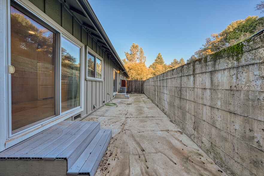 More Photos Of 10401 Point Lakeview Rd, Kelseyville Apartments For Sale