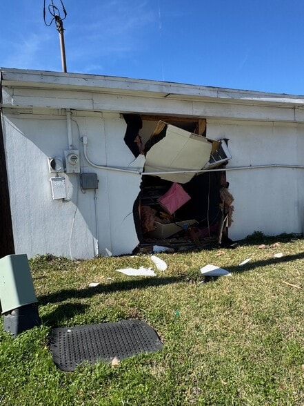 More Photos Of 2002 W Highway 6, Alvin Office For Sale