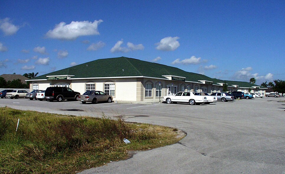 More Photos Of 6550 N Wickham Rd, Melbourne Office For Sale