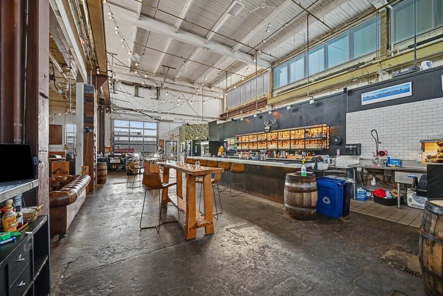 More Photos Of 451 Taft St NE, Minneapolis Light Manufacturing For Lease