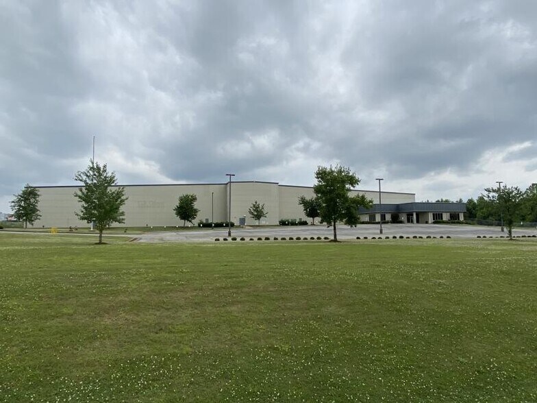 More Photos Of 4015 Helton Dr, Florence Distribution For Lease